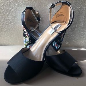 Steve Madden embroidered heels